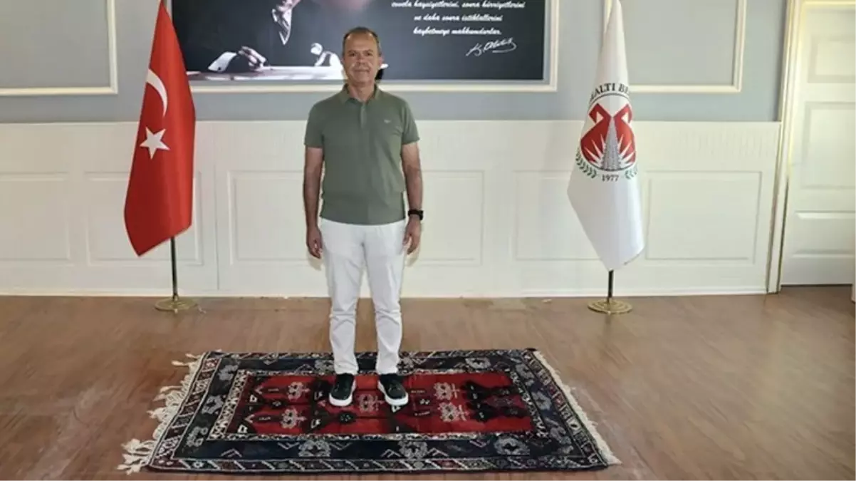 Geriye bir tek kilim kaldı! CHP\'li Döşemealtı Belediye Başkanı\'nın makam odasına haciz