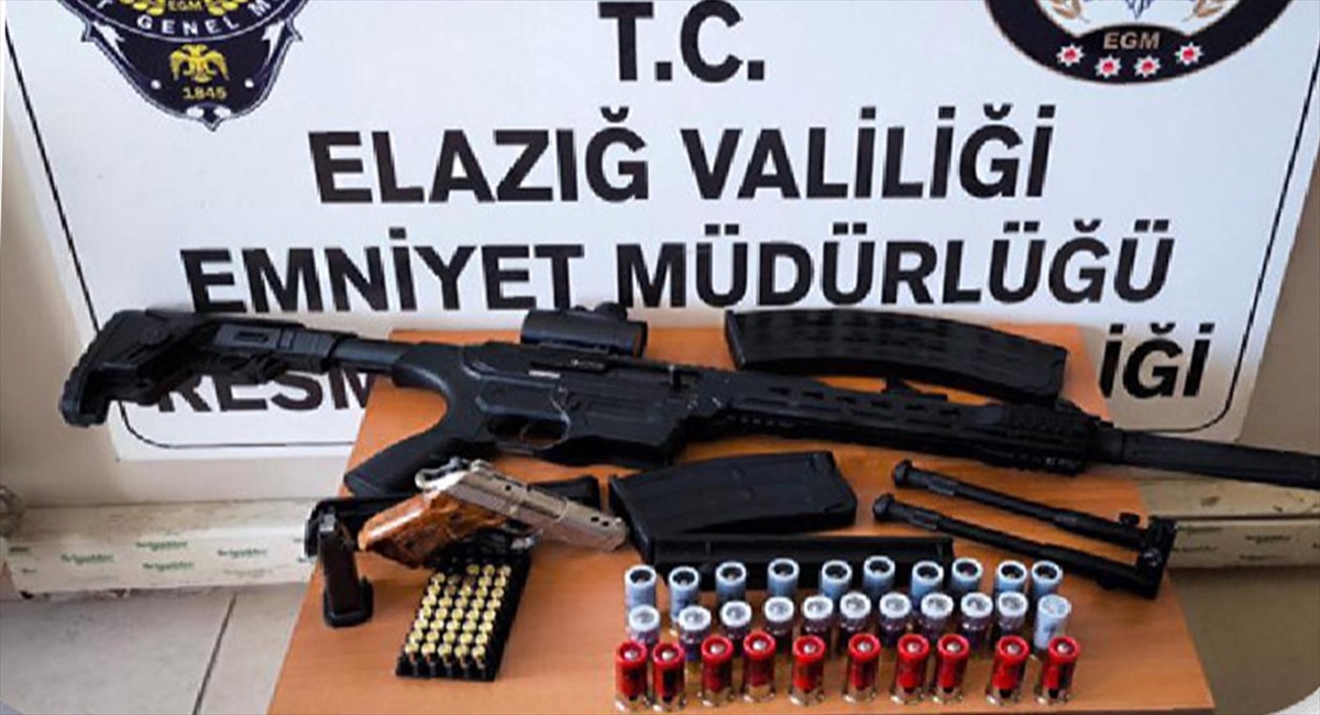 Elazığ\'da Asayiş Uygulamasında 13 Ruhsatsız Silah Ele Geçirildi