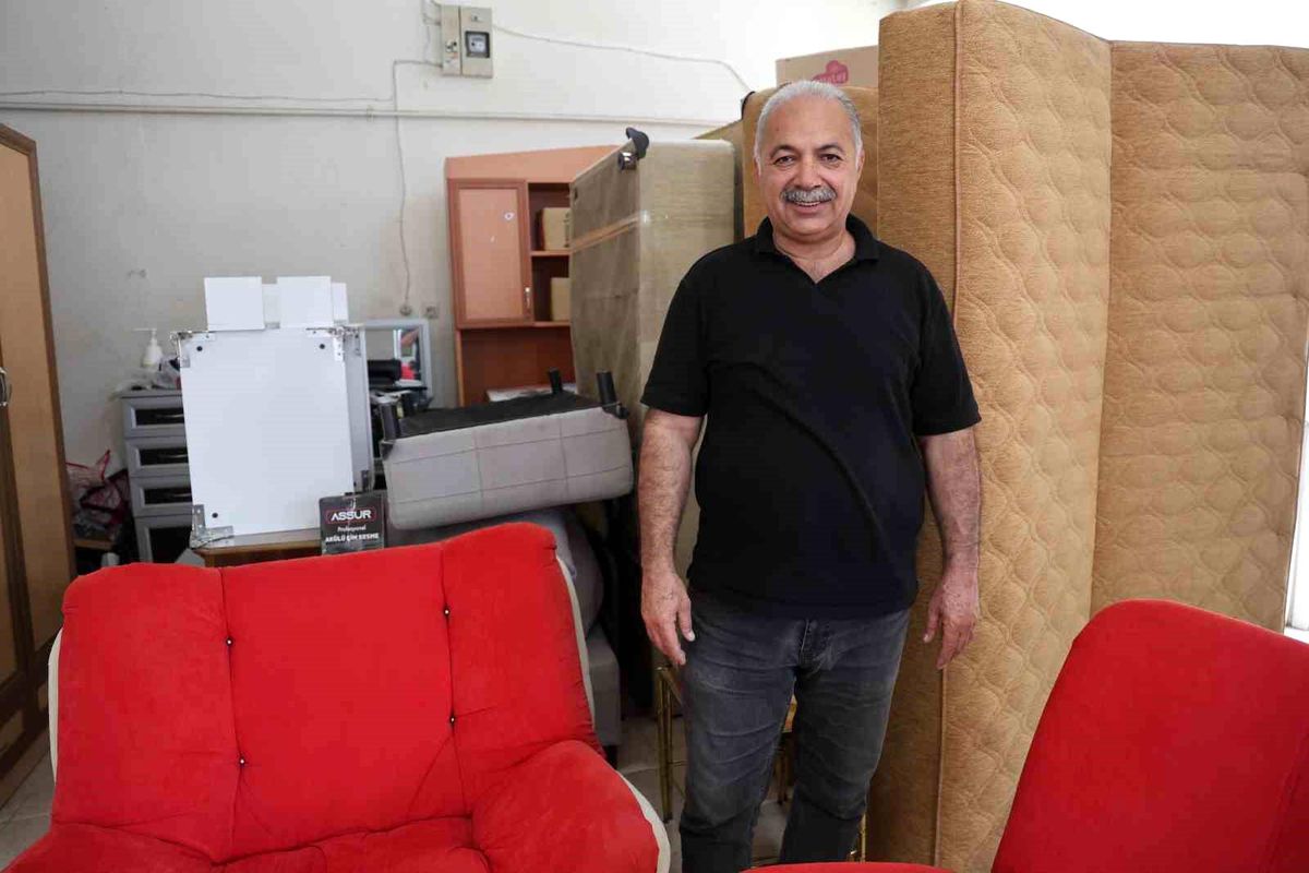 Elazığ\'da İkinci El Eşya Satıcıları Öğrencileri Bekliyor