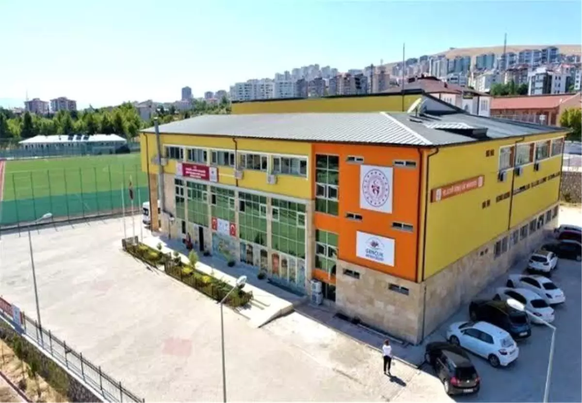 Elazığ Şehit Muammer Faruk Salgar Gençlik Merkezi, TEKNOFEST 2024 Türkiye finallerinde 6 takım ve 6 farklı projeyle Elazığ\'ı temsil edecek