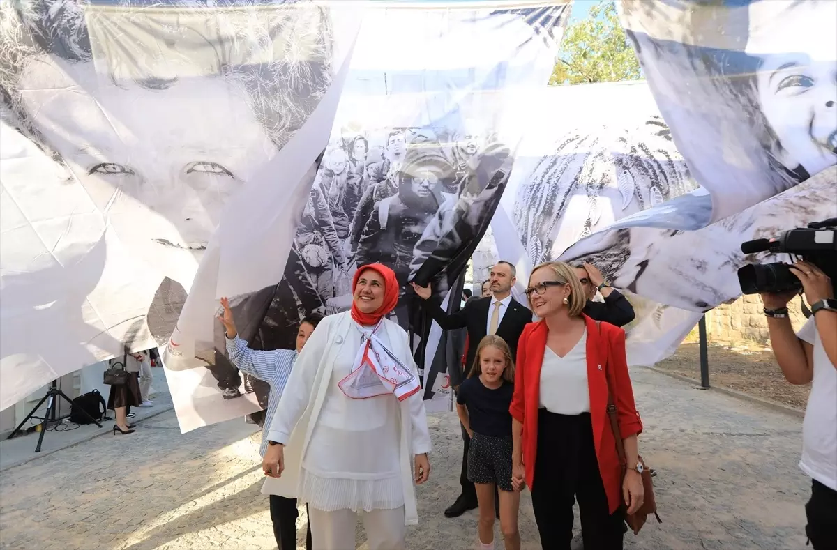 Türk Kızılayı, insani yardım çalışanlarının korunmasına dikkat çekmek için fotoğraf sergisi düzenledi