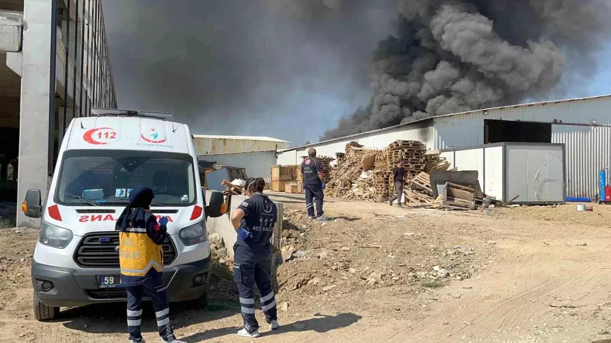 Çerkezköy\'deki Geri Dönüşüm Tesisi Yangını Kontrol Altına Alındı