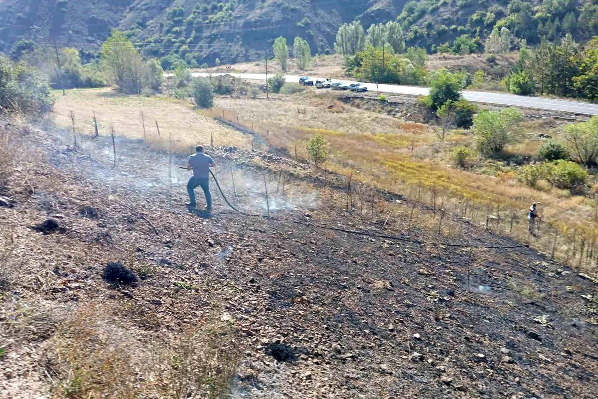 Gümüşhane İl Özel İdaresi Vidanjör Ekibi Yangını Söndürdü