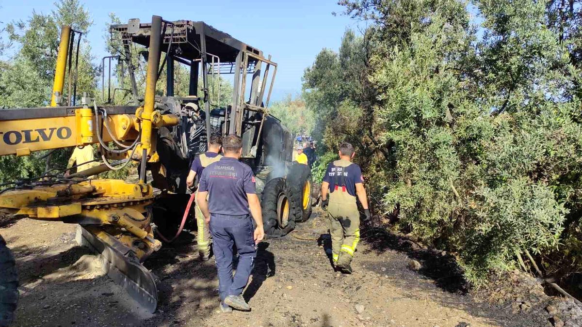 Orman Bölge Müdürlüğüne ait iş makinesi yangında kül oldu