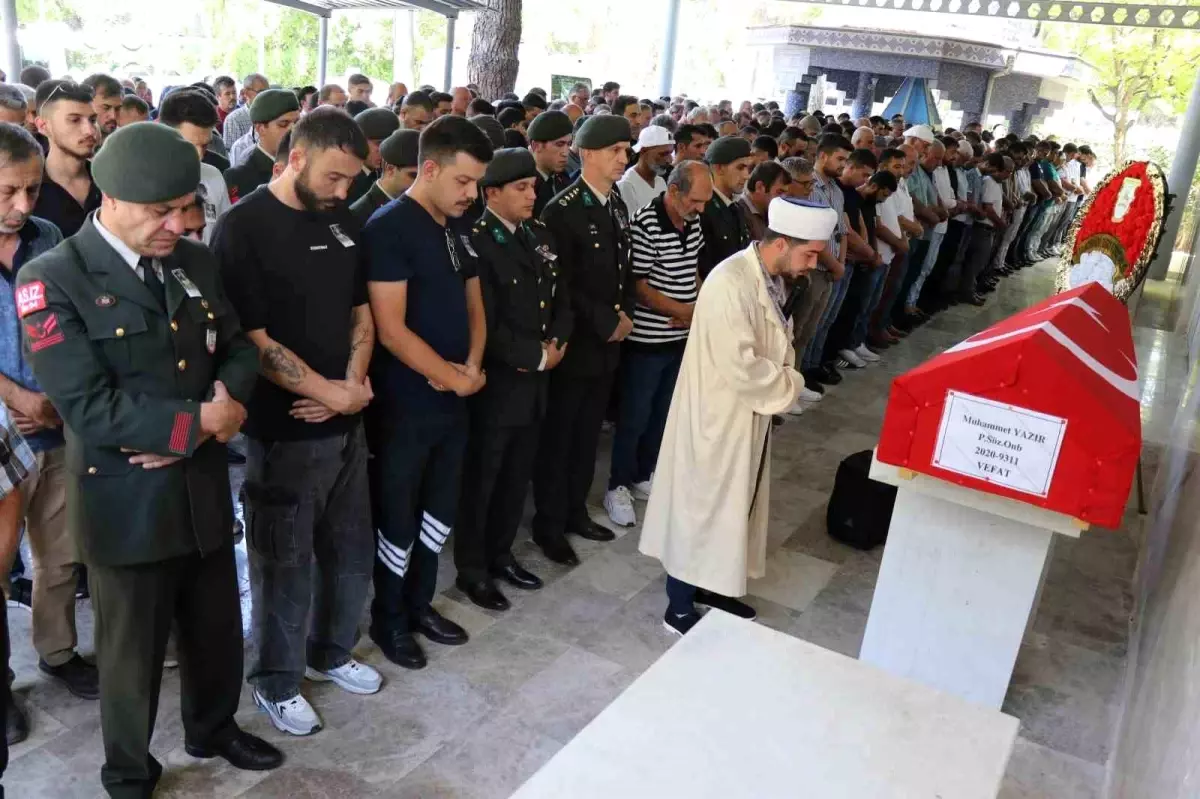 Hakkari\'de görevli sözleşmeli asker bıçaklanarak öldürüldü, 3 şüpheli tutuklandı