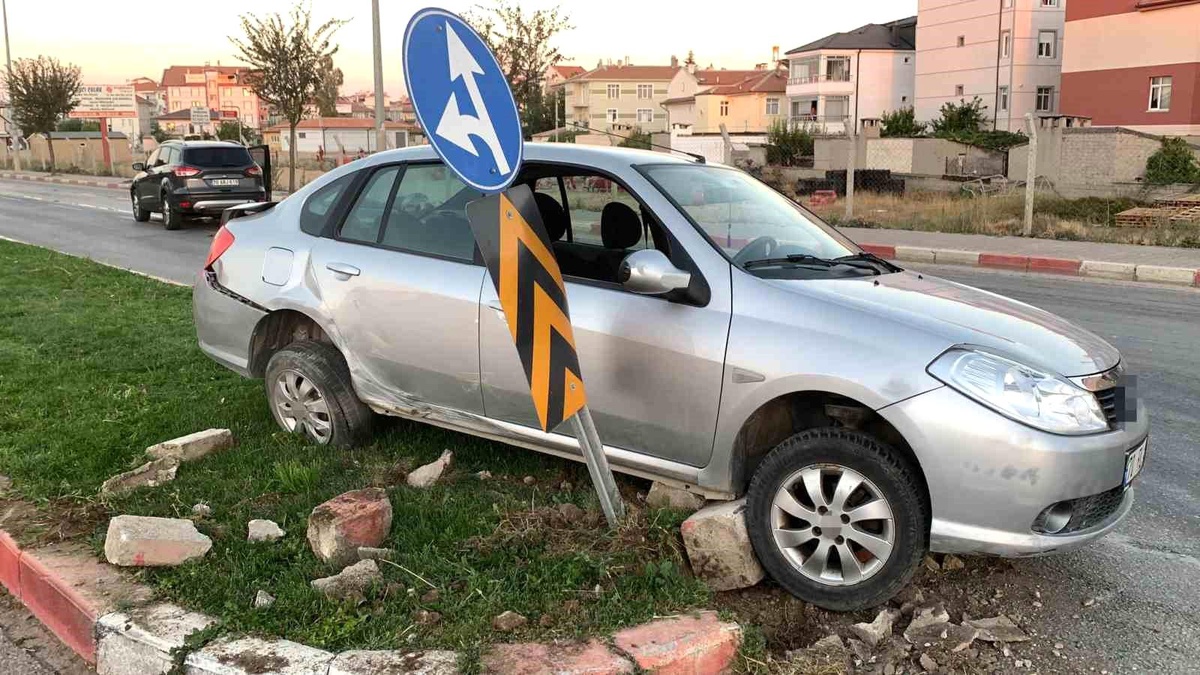 Karaman\'da cip ile otomobilin çarpışması sonucu 2 kişi yaralandı