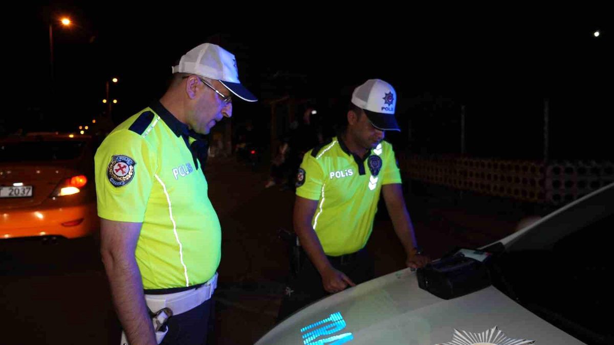 Kırıkkale\'de Polis Denetimleri: 10 Şüpheli Gözaltına Alındı, 40 Araç Sürücüsüne Cezai İşlem Uygulandı