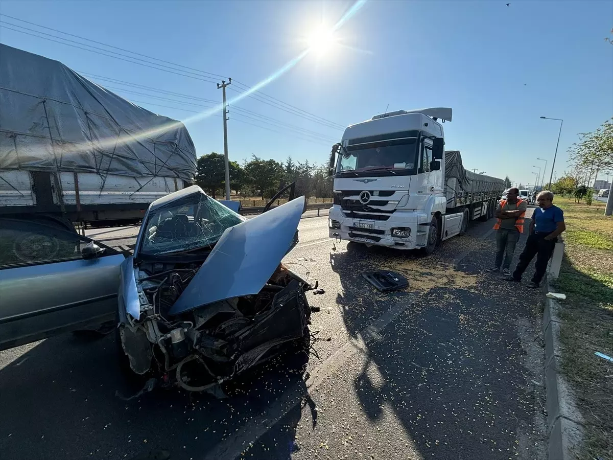 Konya\'da Otomobil ile Tır Çarpışması: 2 Kişi Hayatını Kaybetti