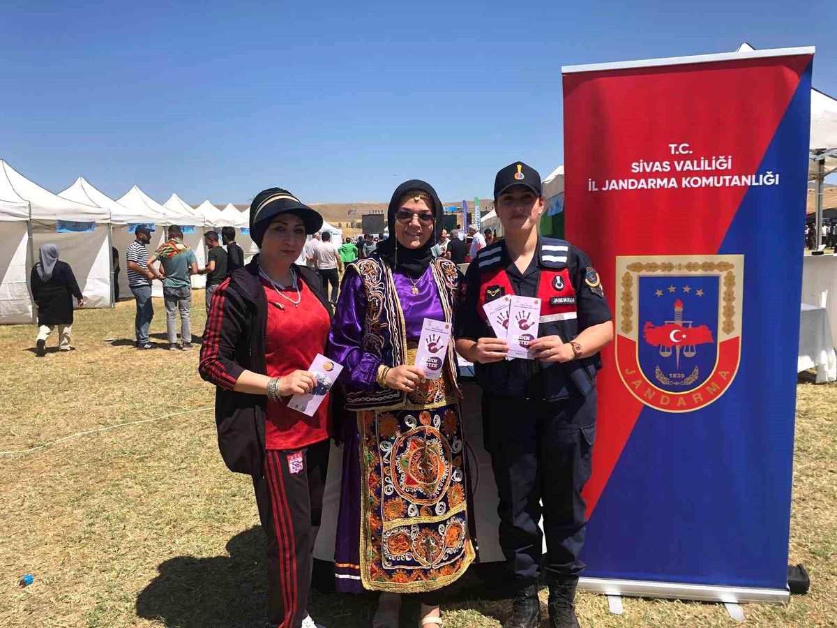 Sivas\'ta düzenlenen festivalde KADES uygulaması tanıtıldı