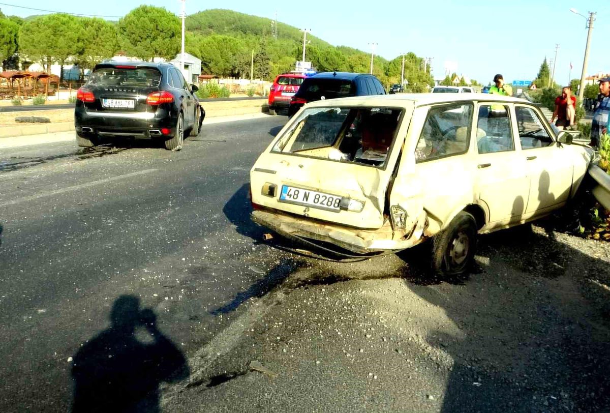 Muğla\'da trafik kazası: 3 kişi yaralandı