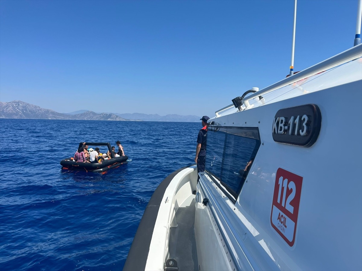 Muğla\'da 67 düzensiz göçmen kurtarıldı, 26 göçmen yakalandı