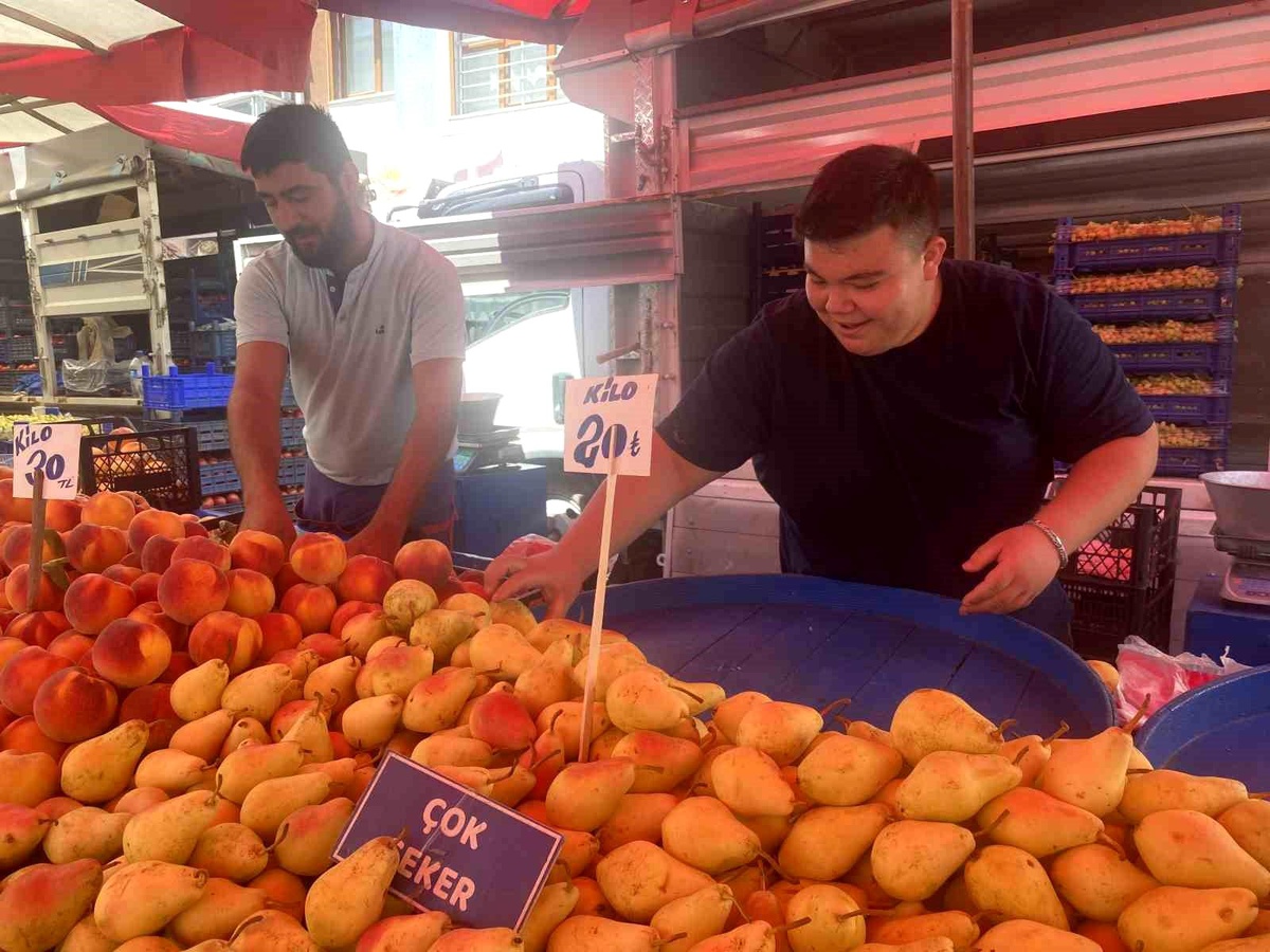 Yazlık Meyve Üretimi Bolluğu Eskişehir\'de Pazarlara Yansıdı