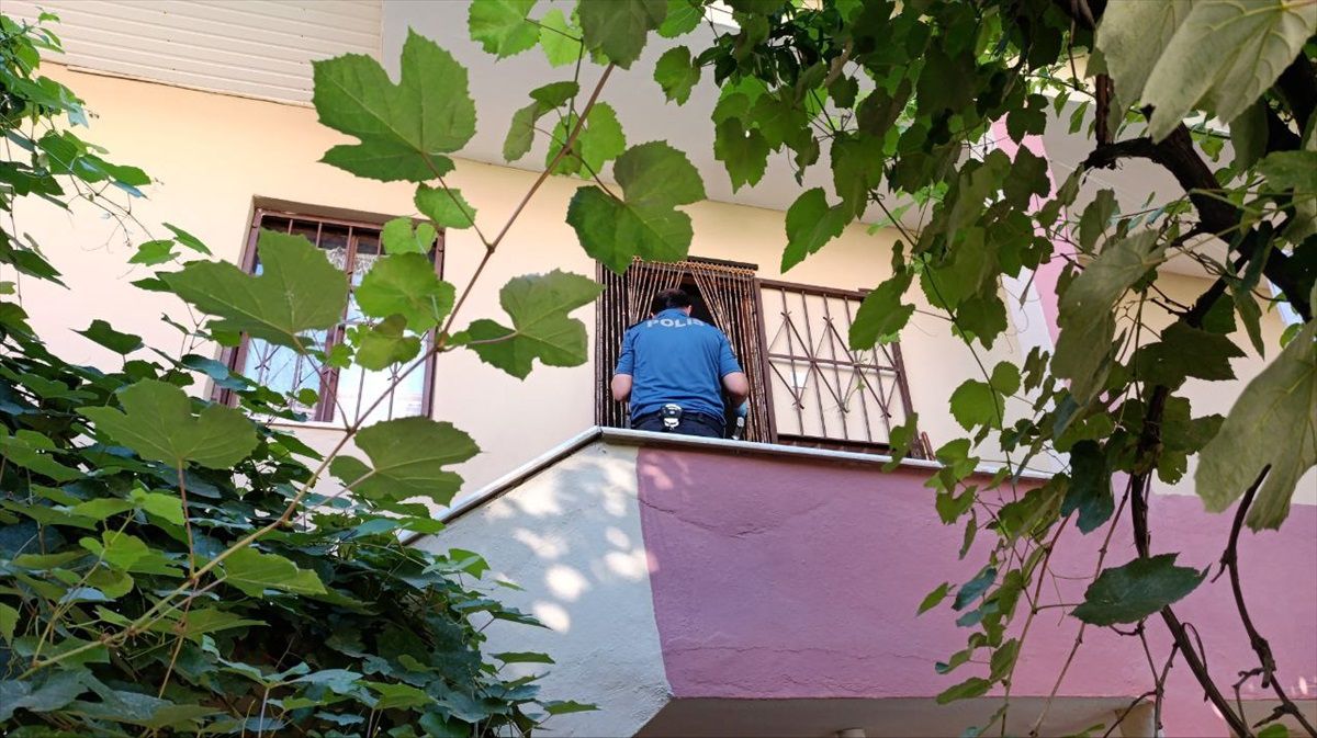 Sakarya\'da Yalnız Yaşayan Kadın Evinde Ölü Bulundu