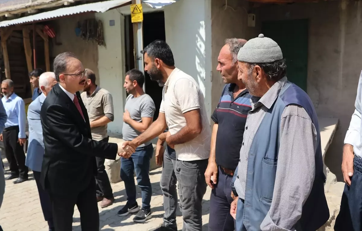 Siirt Valisi Kemal Kızılkaya, Pervari ilçesindeki köy sakinleriyle görüştü