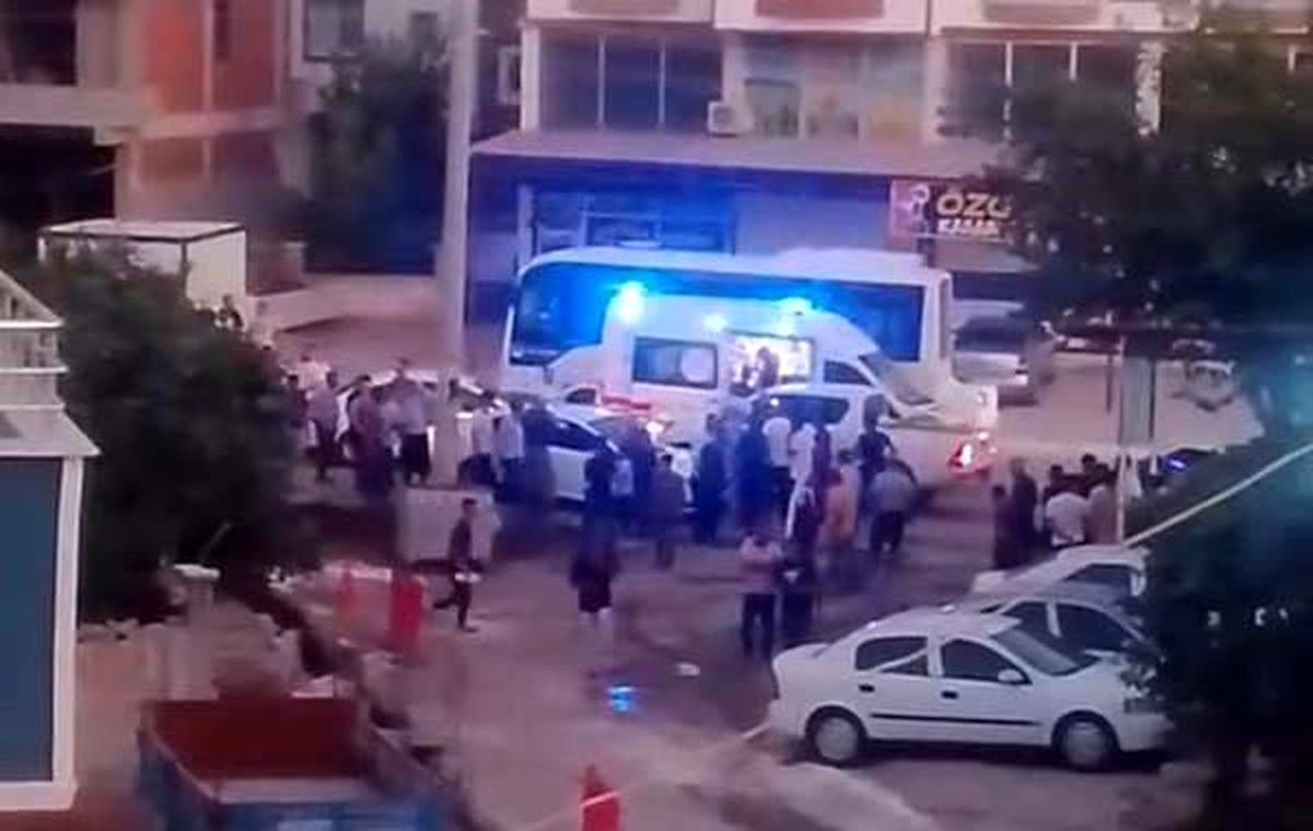 Şanlıurfa\'da yol verme tartışması kavgaya dönüştü, 3 kişi yaralandı