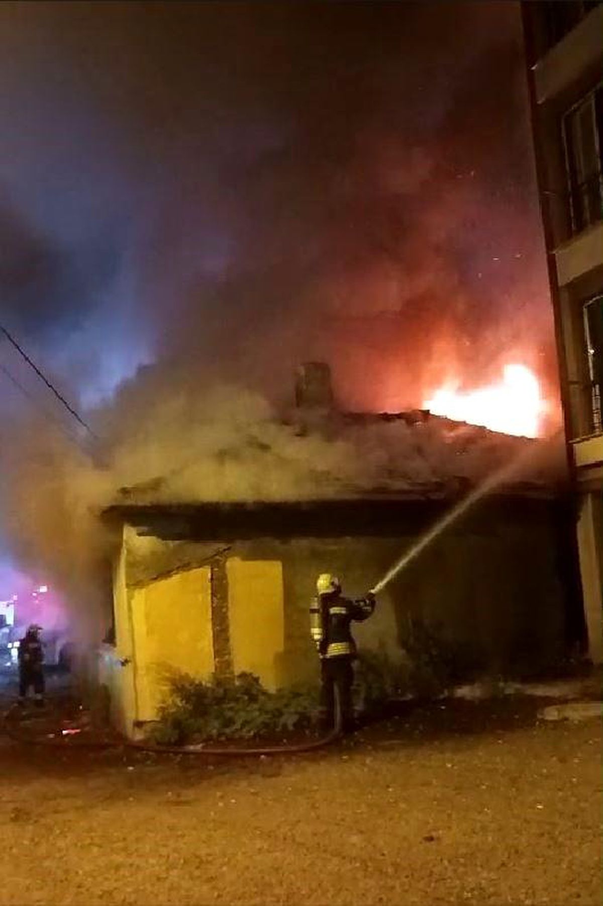 Tekirdağ Çorlu\'da Metruk Bina Yangını