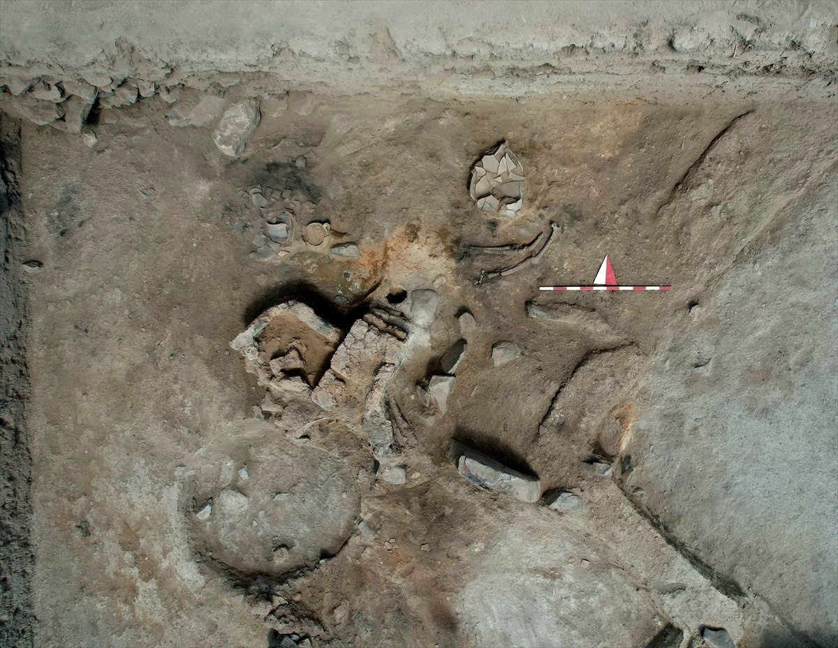Tavşanlı Höyük\'te 3 Bin 750 Yıllık Ticaret Buluntusu Ortaya Çıkarıldı