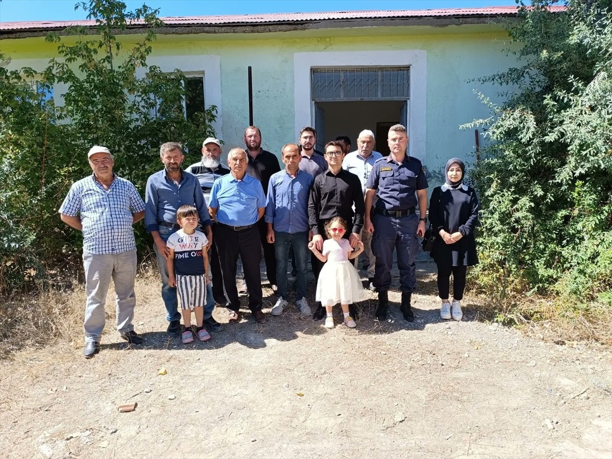 Ulaş Kaymakamı Emre Zafer, köyleri ziyaret etti