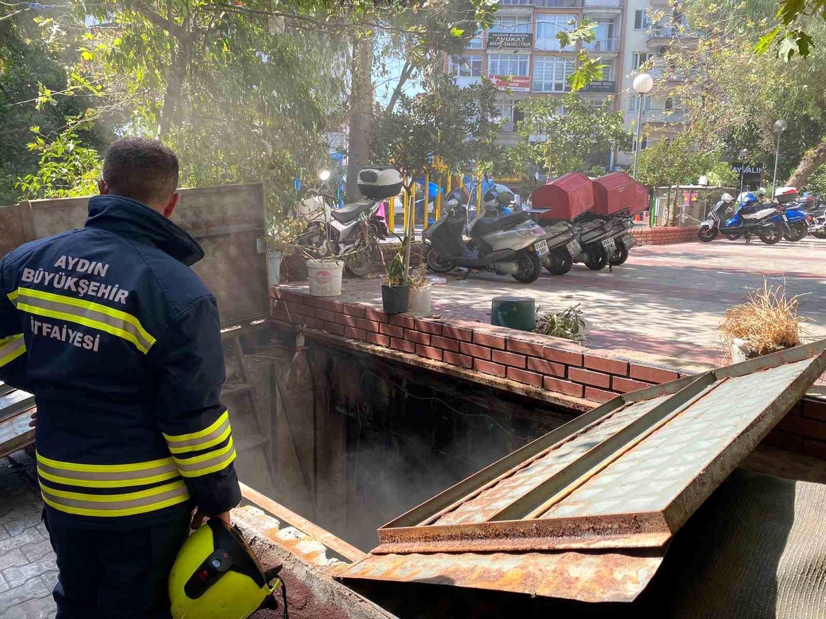 Aydın\'da Yer Altı Trafosunda Duman Çıkması