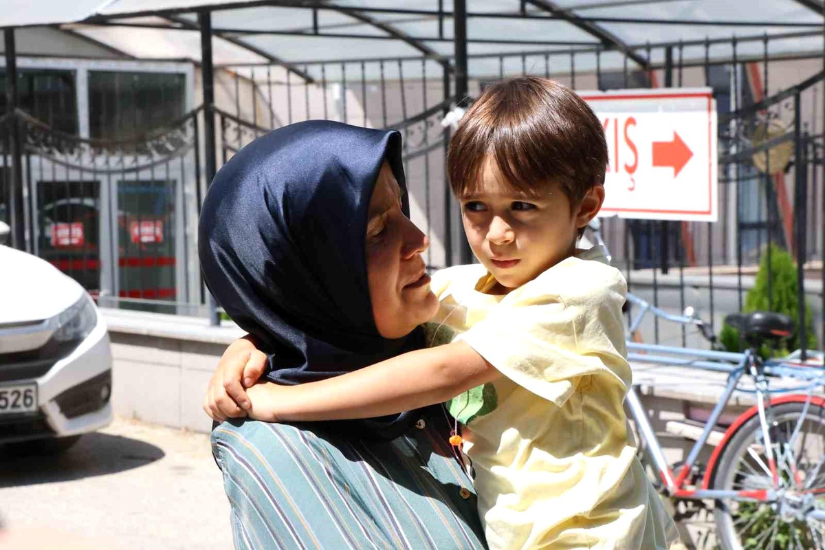 Eskişehir\'de Komşu Tarafından Sopayla Dövülen Kadın Koruma Talebinde Bulundu