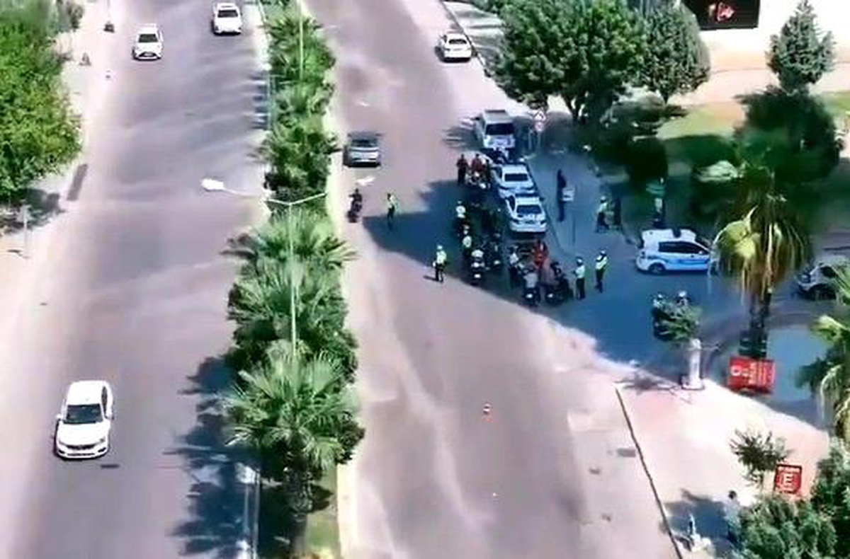 Adana\'da Ehliyetsiz Motosiklet Sürücüsü Polis Dron ile Yakalandı