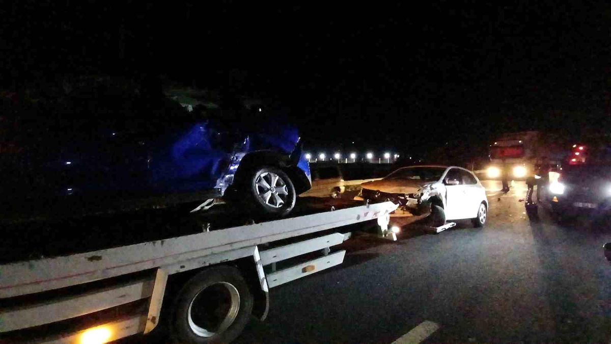 Anadolu Otoyolu\'nda Zincirleme Kaza: 6 Araç Birbirine Girdi