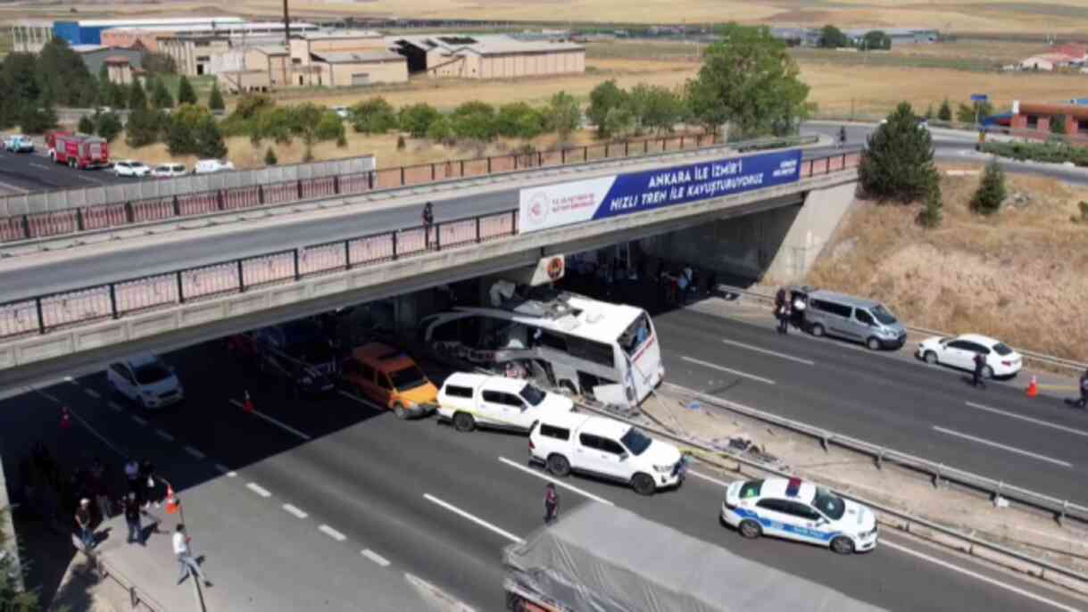 Ankara-Eskişehir otoyolundaki otobüs kazasında can kaybı 11'e yükseldi