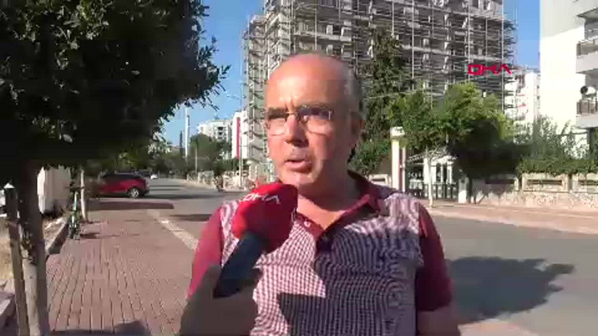 Antalya\'da Ağaç İçinden Geçen Elektrik Telleri Vatandaşları Tedirgin Ediyor