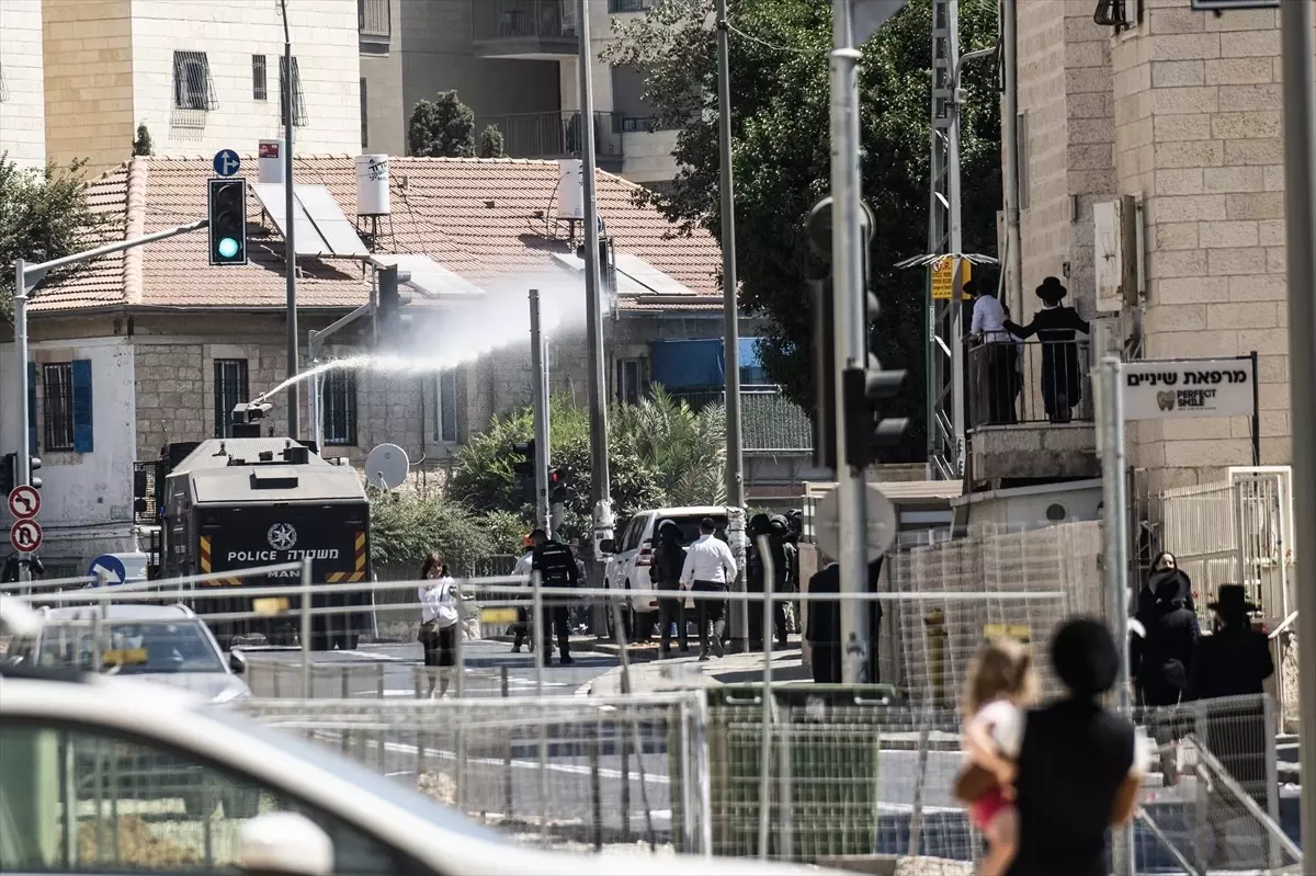 İsrail\'de Haredilerin zorla askere alınması kararı protesto edildi