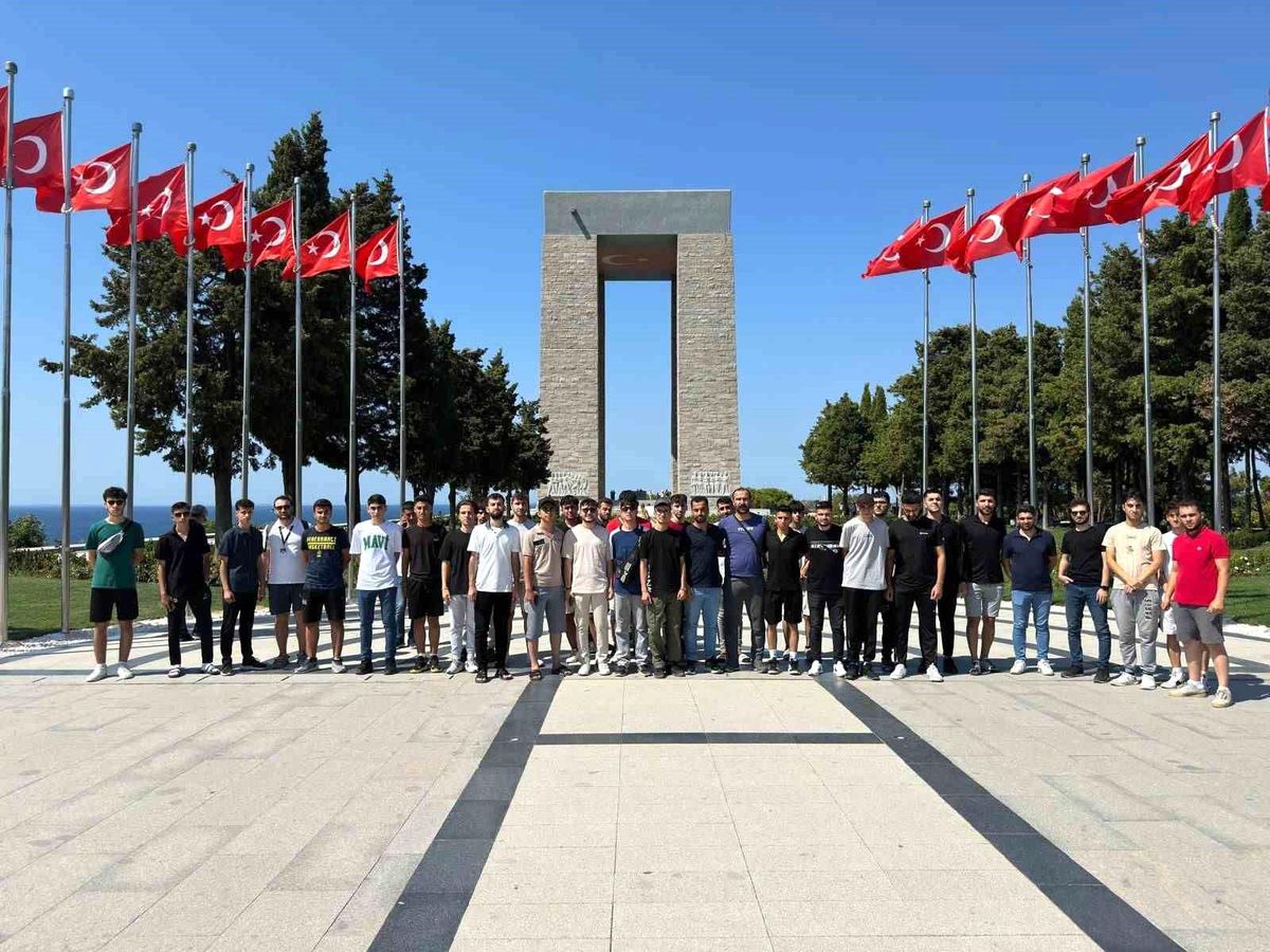 Batmanlı gençler Çanakkale\'yi gezdi