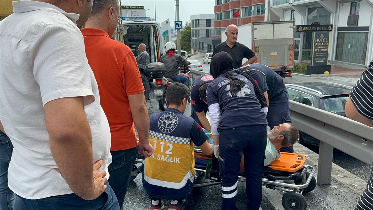 Beylikdüzü\'nde Hafriyat Kamyonu Kaza Yaptı, Ulaşım Aksadı