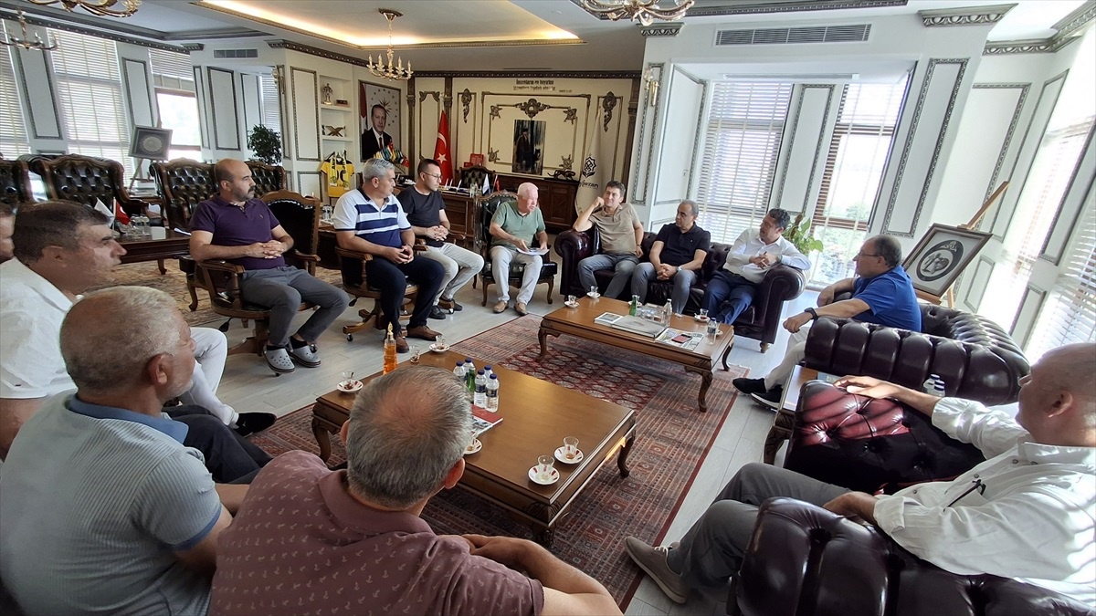 Beypazarı Belediye Spor Kulübü Yönetimi Belediye Başkanı Özer Kasap\'ı Ziyaret Etti