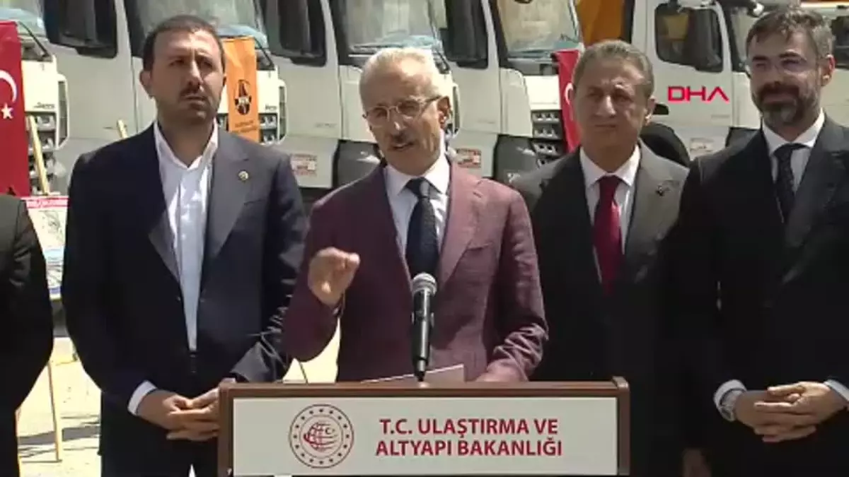 Ulaştırma Bakanı Uraloğlu, Tatvan Çevre Yolu şantiyesinde incelemelerde bulundu