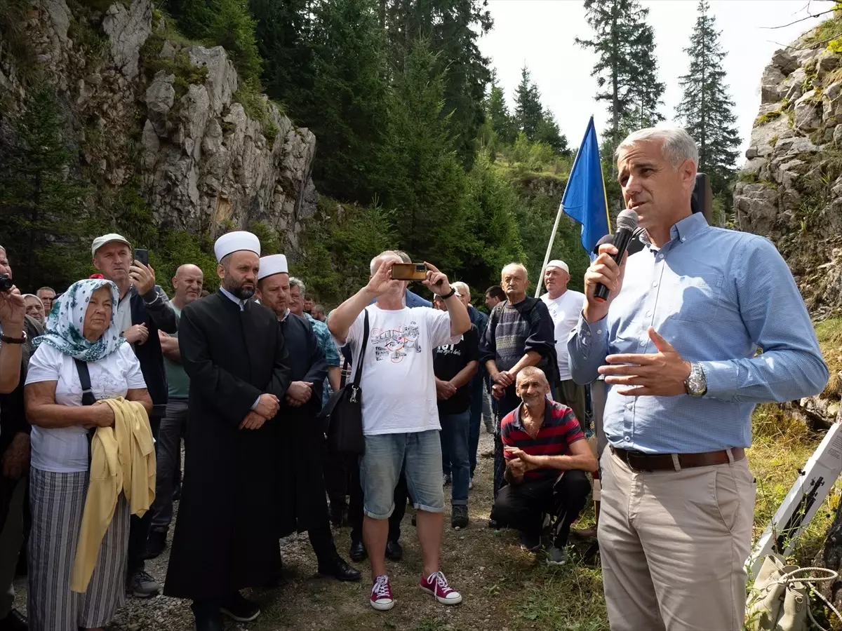 Bosna Hersek\'te Koricanske kayalıklarında katledilen siviller için anma töreni düzenlendi