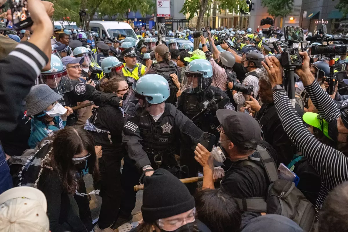 ABD\'de Filistin Yanlısı Protestocularla Polis Arasında Şiddetli Arbede