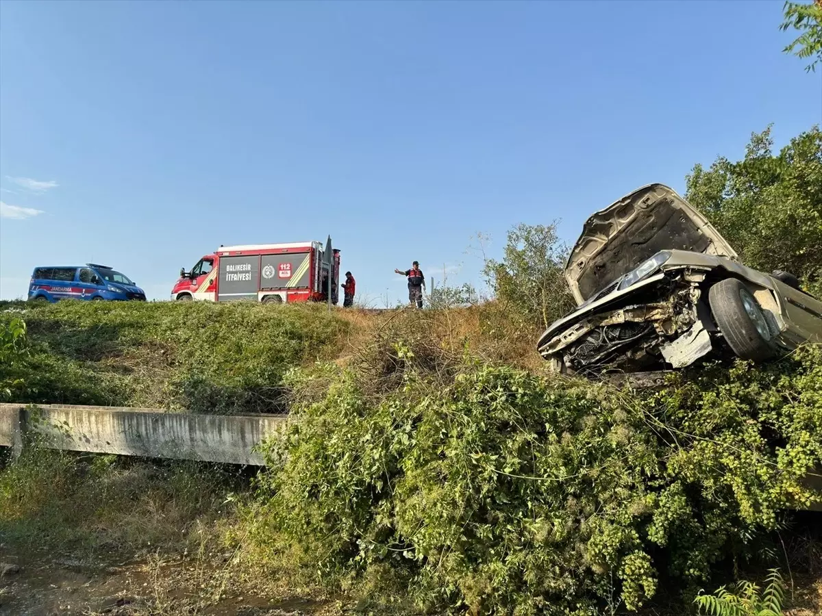 Balıkesir\'de otomobil kaza yaptı, 2 kişi yaralandı