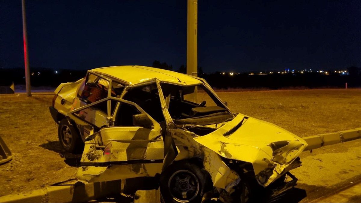 Çorum\'da Kamyonla Çarpışan Otomobilde 1 Kişi Hayatını Kaybetti