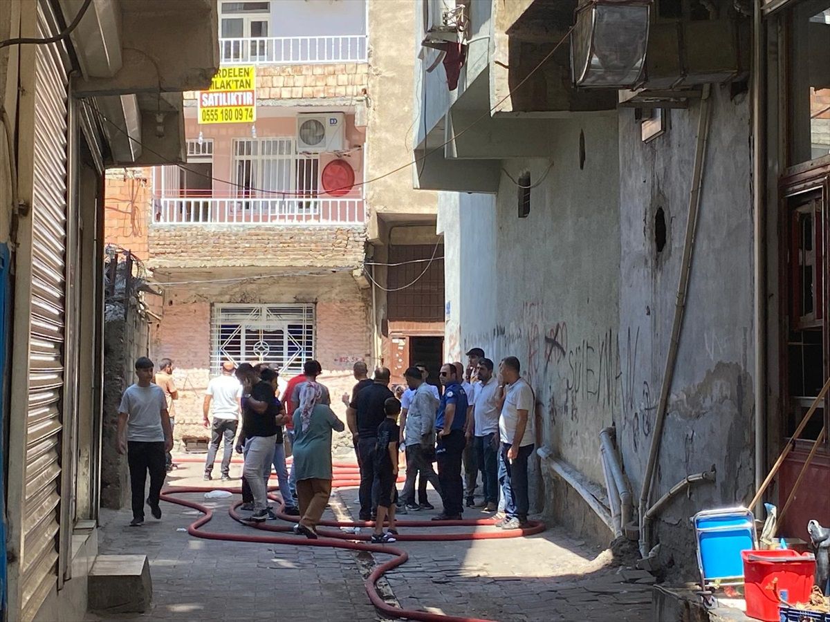 Diyarbakır\'da bir evde çıkan yangın hasara neden oldu