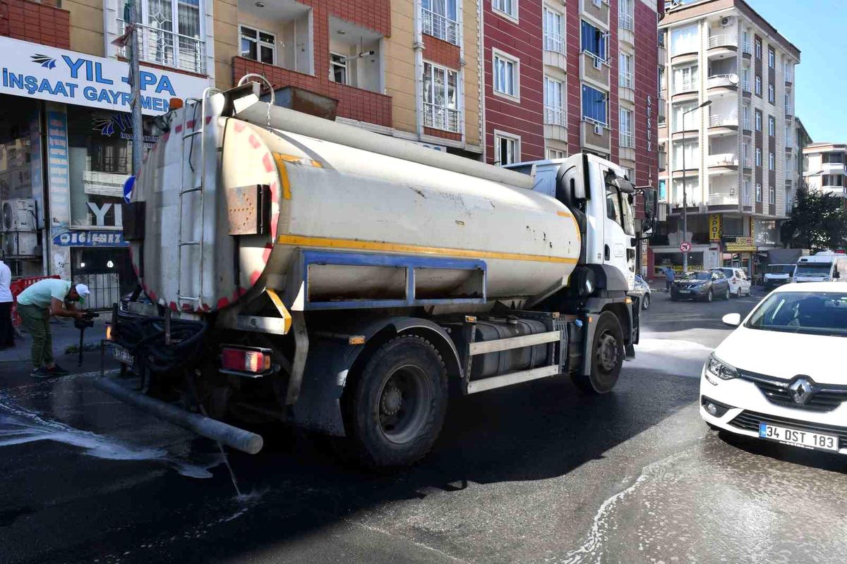 Esenyurt Belediyesi Temizlik Çalışmalarına Devam Ediyor