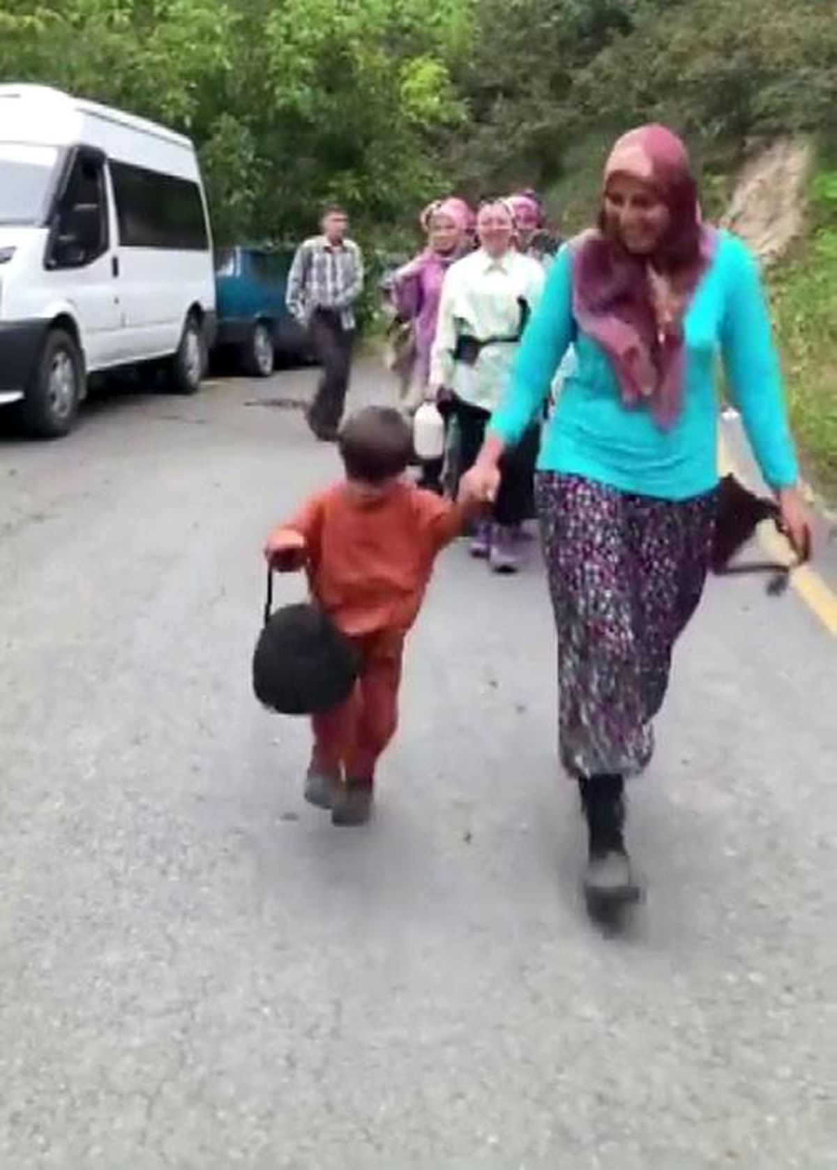 Ordu\'da Fındık Hasat Kombini Videosu Sosyal Medyada İlgilendi