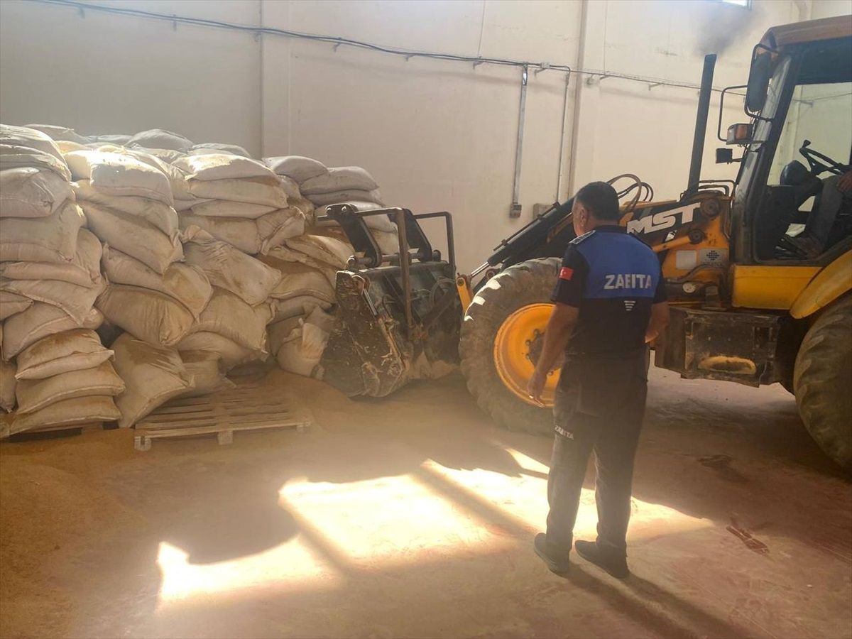 Gaziantep\'te 60 Ton Domates ve 15 Ton Havuç Posası Ele Geçirildi