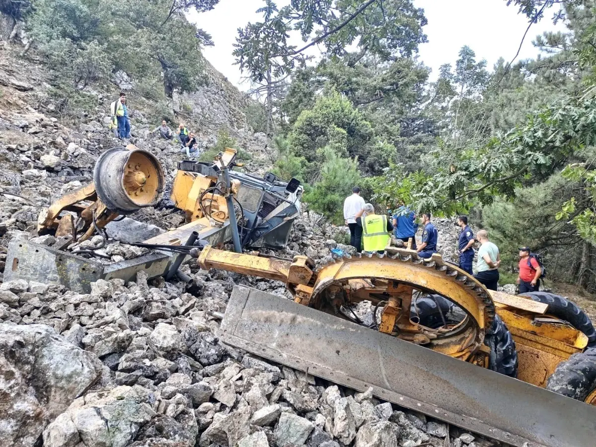 İş Makinesi Uçuruma Yuvarlandı: Operatör Hayatını Kaybetti