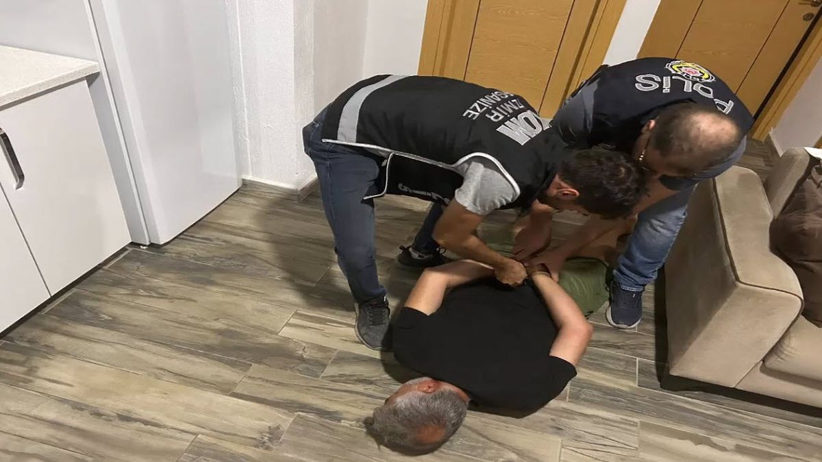 İzmir\'de Suç Örgütüne Operasyon: 11 Şüpheli Gözaltına Alındı