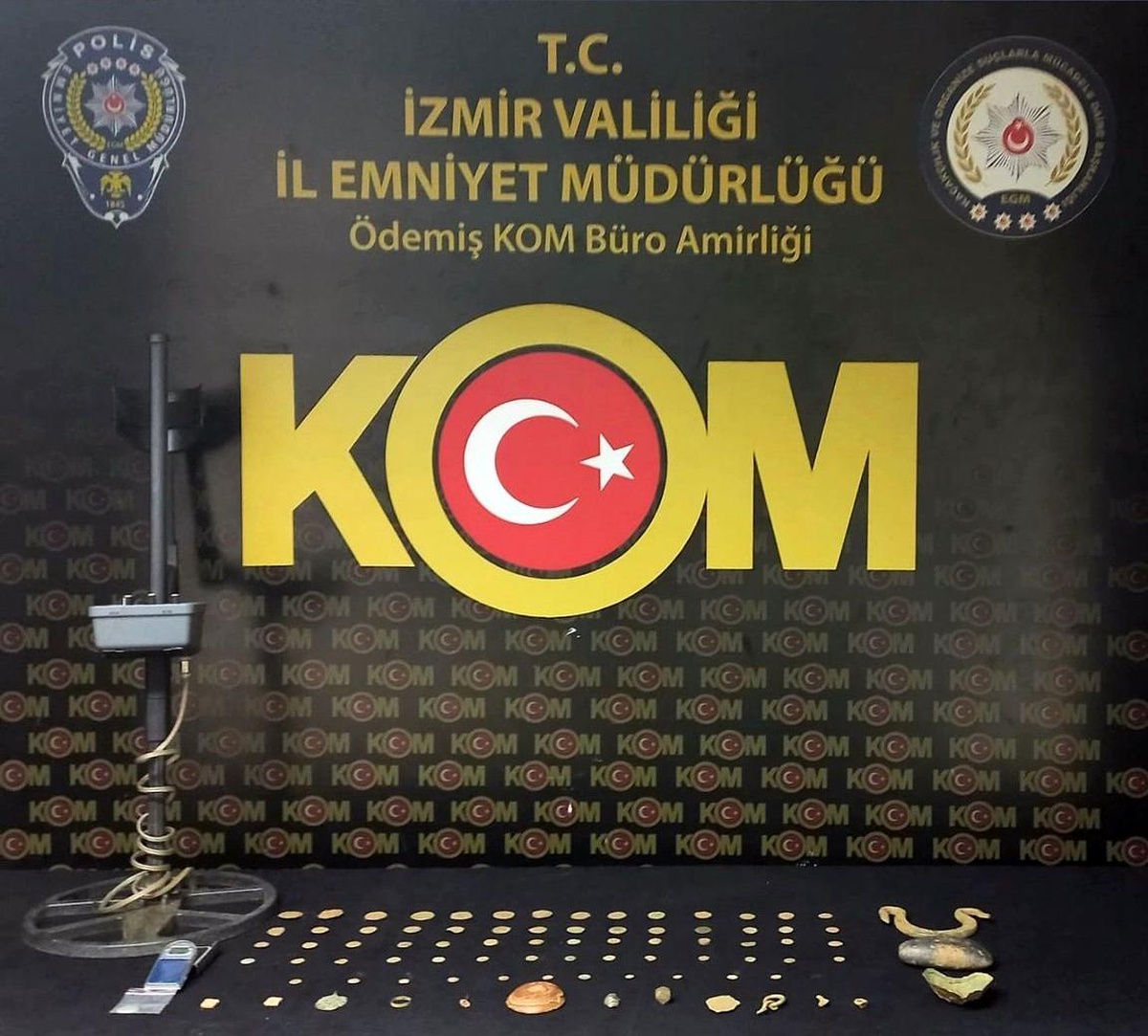 İzmir\'de Tarihi Eser Kaçakçılığı Operasyonu