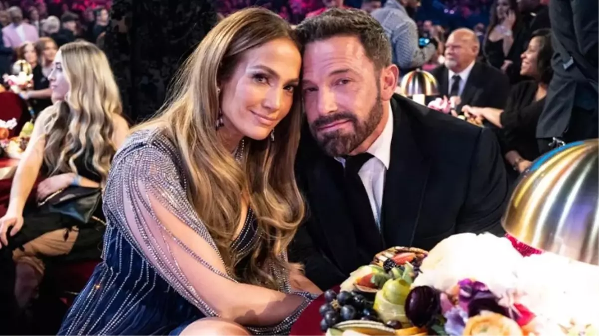 Jennifer Lopez, kocası Ben Affleck ile 2 yıllık evliliğini bitirmek için boşanma davası açtı