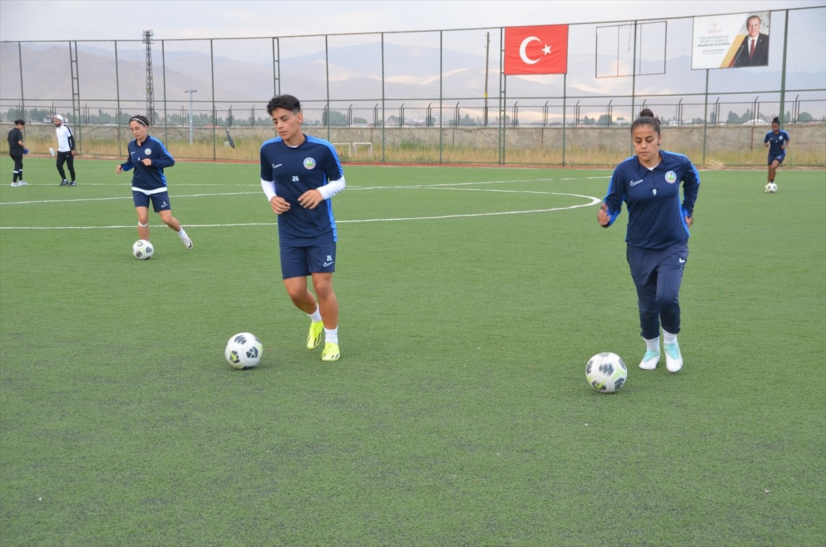 Yüksekova Spor Kulübü, yeni transferlerle şampiyonluğu hedefliyor