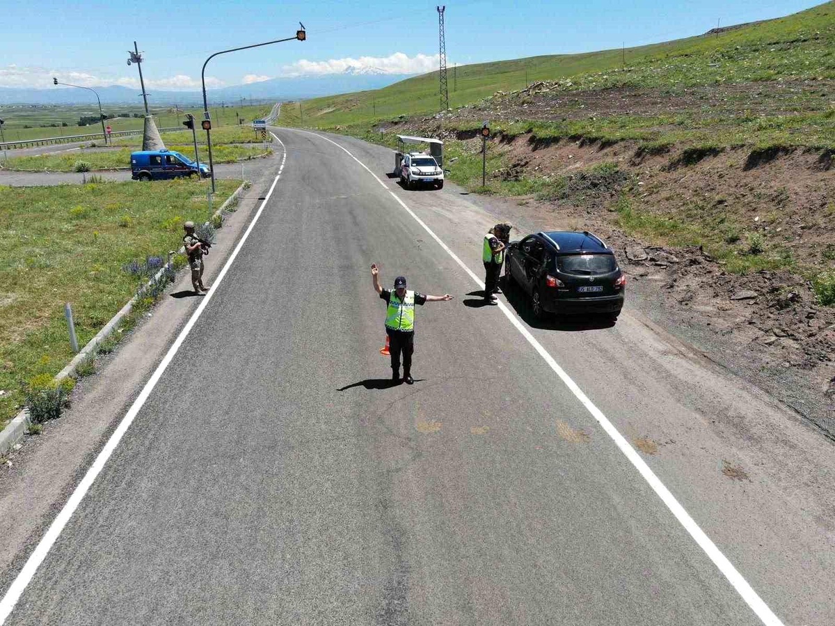 Kars İl Jandarma Komutanlığı Huzur ve Güven Uygulaması Gerçekleştirdi