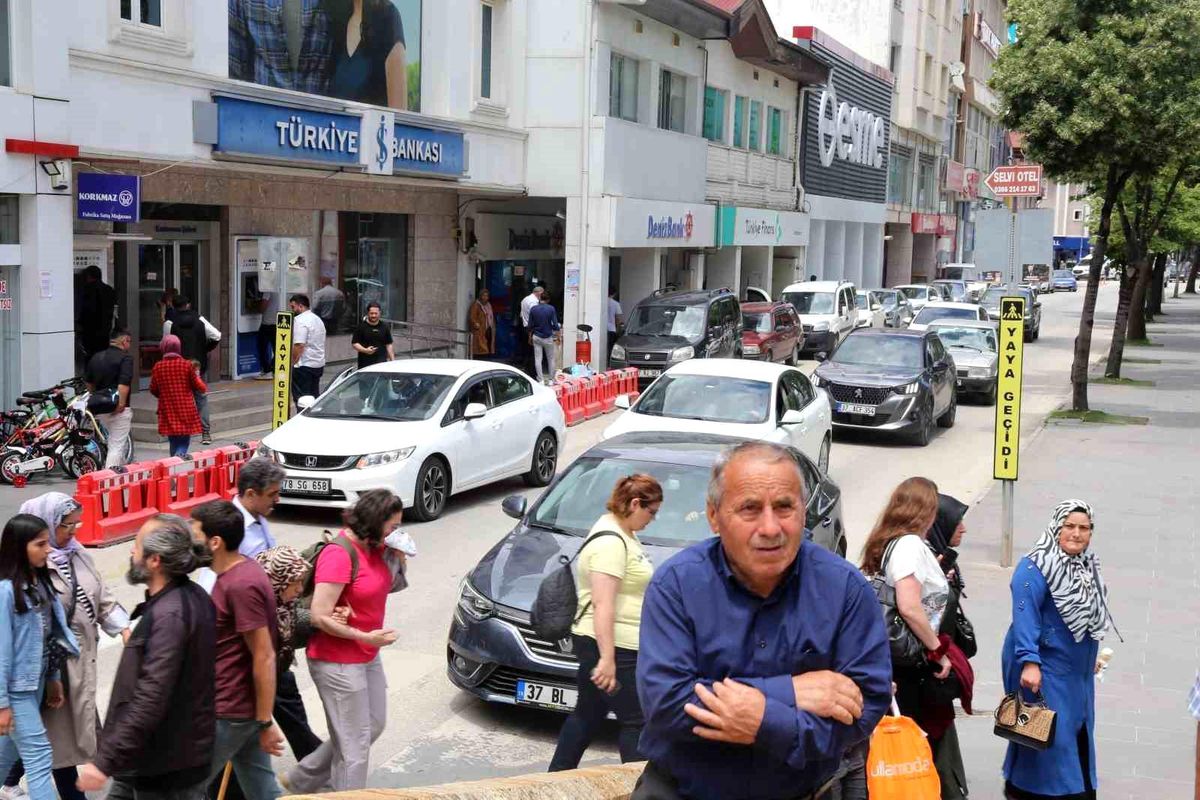Kastamonu\'da Trafiğe Kayıtlı Araç Sayısı 158 Bin 24 Oldu