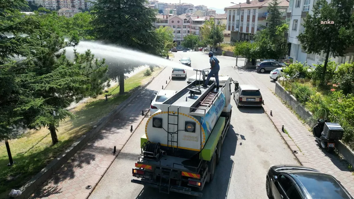 Keçiören Belediyesi Parklarda Organik Sıvı Gübre Kullanıyor