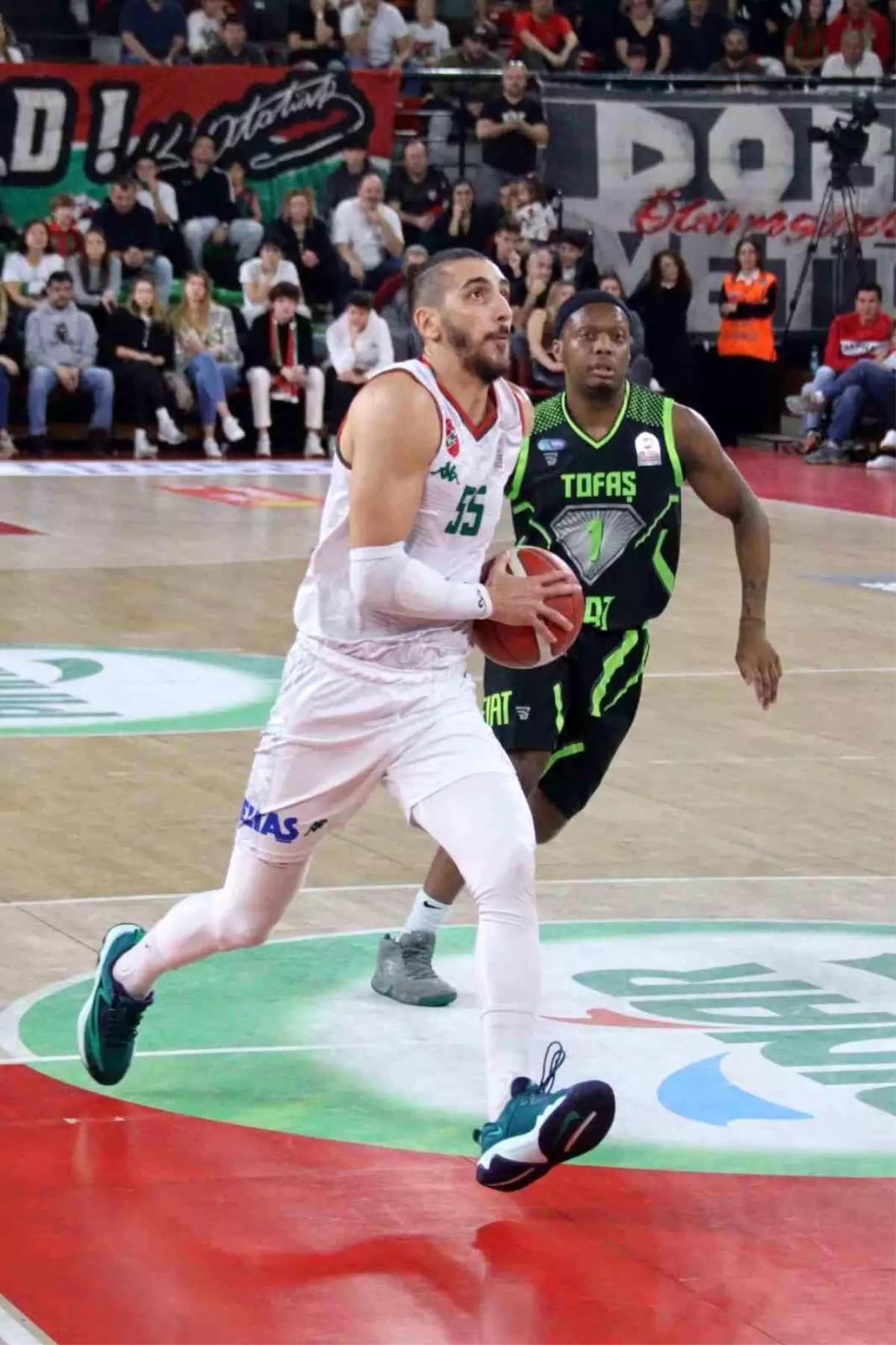 Karşıyaka Basketbol, Kenan Sipahi\'nin sözleşmesini uzattı